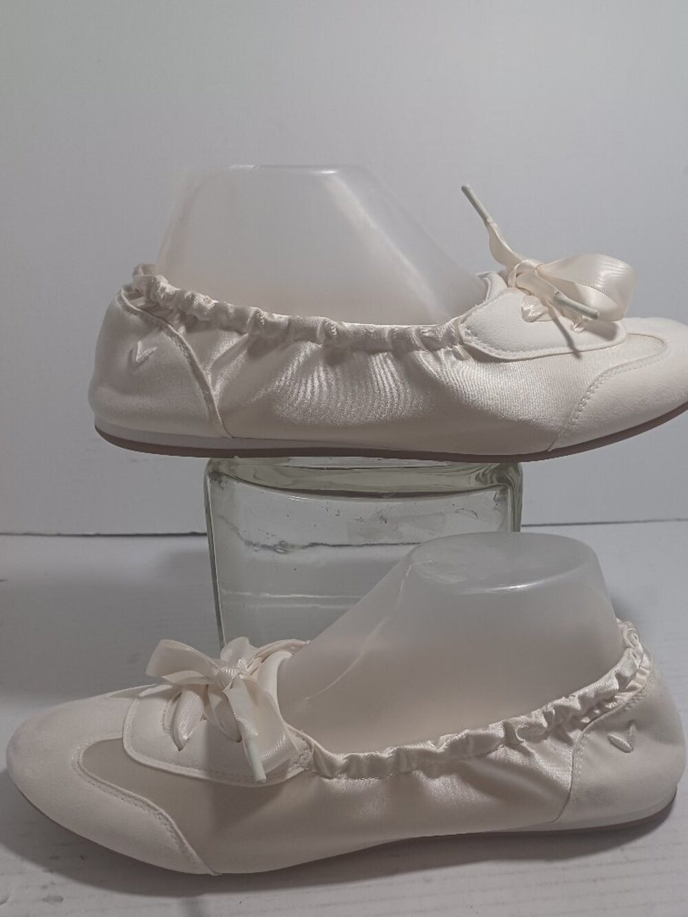 VIVAIA  Round-Toe Satin Sneakerina (Yanka) EU 39/ US  8